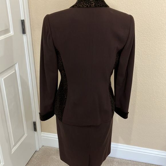 Kasper ASL brown suit with leopard print accents - Picture 5 of 6